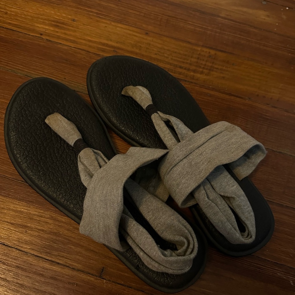 Sanuk Black and Gray Women's Sandals